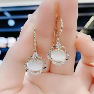 A pair of creative, elegant, fashionable, shiny, and exquisite flower cloud earrings, perfect as a birthday party gift, anniversary gift, or Valentine's Day gift.