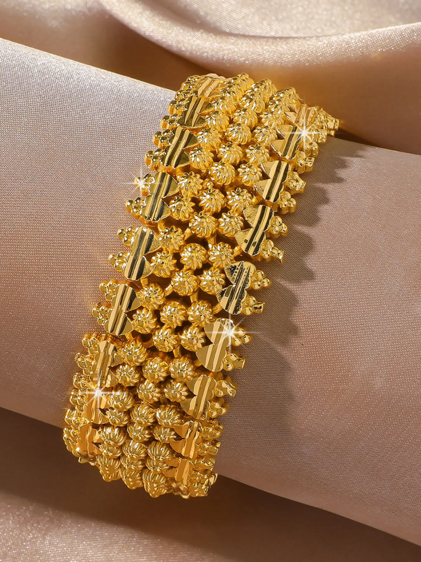 High-Quality 3-Row Flower Bead Heart Bracelet, Copper-Plated 24K, Perfect Gift for Boyfriends, Women's Luxury Daily Accessory