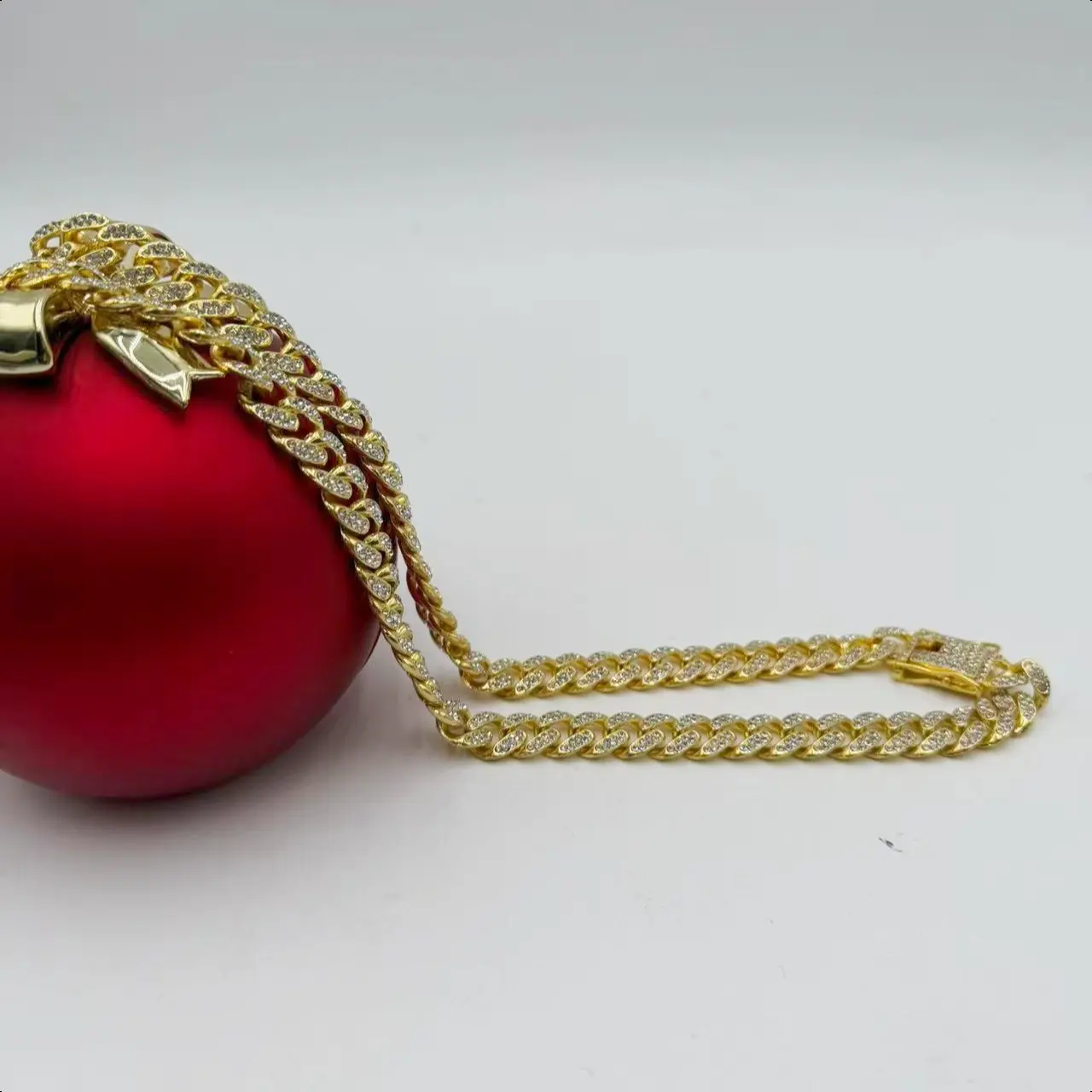 QGANCLE Hip-hop style Cuban chain pendant necklace - personalized men's necklace - an excellent gift for your boyfriend. Universal design for both men and women. Personalized droplet pendant necklace with personalized pendant. QGANCLE Hip-hop style Cuban chain pendant necklace - personalized men's necklace - an excellent gift for your boyfriend. Universal design for both men and women. Personalized droplet pendant necklace with personalized pendant.