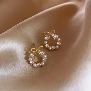 1/2 Pair of Golden Christmas Pearl Earrings, Artificial Pearl Bow and Fashionable Floral Wreath Design, Suitable for Daily and Party Wear Accessory
