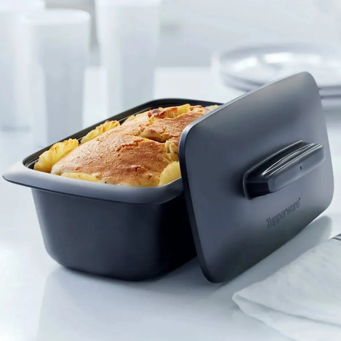 Tupperware Ultra Pro Loaf Pan - BPA Free, 1.8L Capacity, Non-Stick, Stackable, Microwave & Oven Safe, Versatile for Roasted Meats, Cakes, & More
