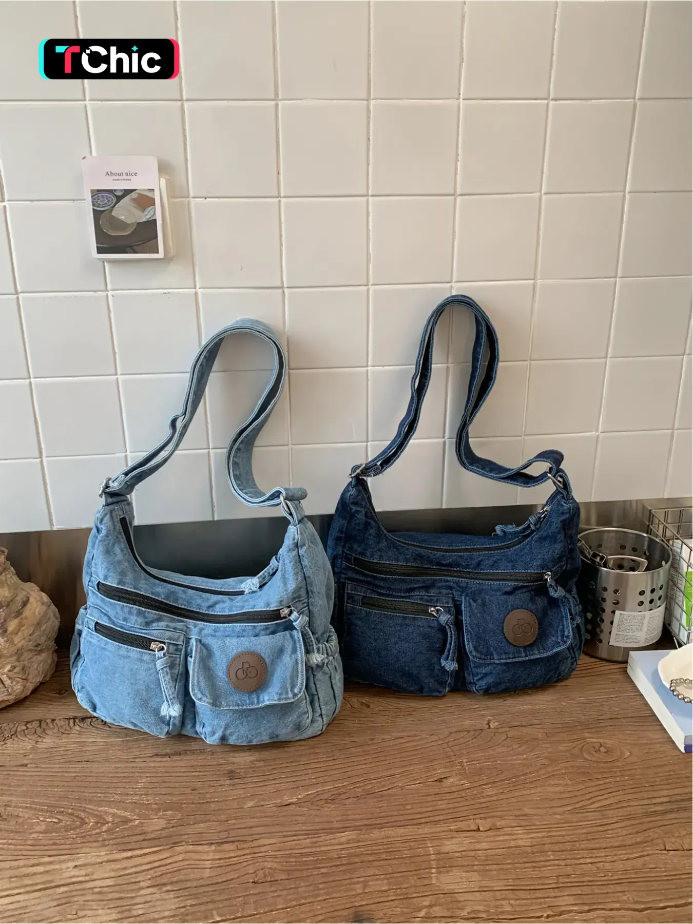 Large capacity casual versatile crossbody bag with multiple pockets, denim shoulder bag, Denim Crossbody Bags, vintage style, Vintage Crossbody Purses, fashion trend, mailman bag, stylish, comfortable, soft fabric handbag, work, shopping, commuting bag
