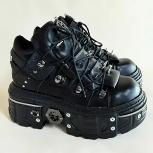 Punk Style Thick Bottom Platform Women Casual Trainers Rivet Metal Decoration Black Sneakers Flat Heel Gothic Unisex Shoes Women All Match