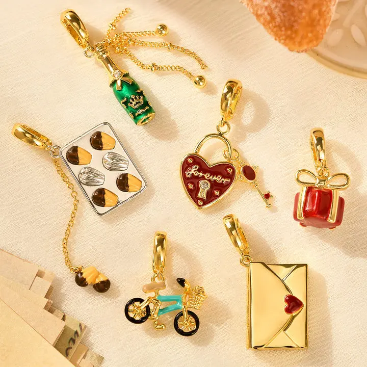 Fizz & Rizz Jewelry Mystery Box with Amelia Collectible Travel Charms and Adjustable Bracelet, Features Fizz Bomb Reveal - Cute Surprise Gift for Collectors