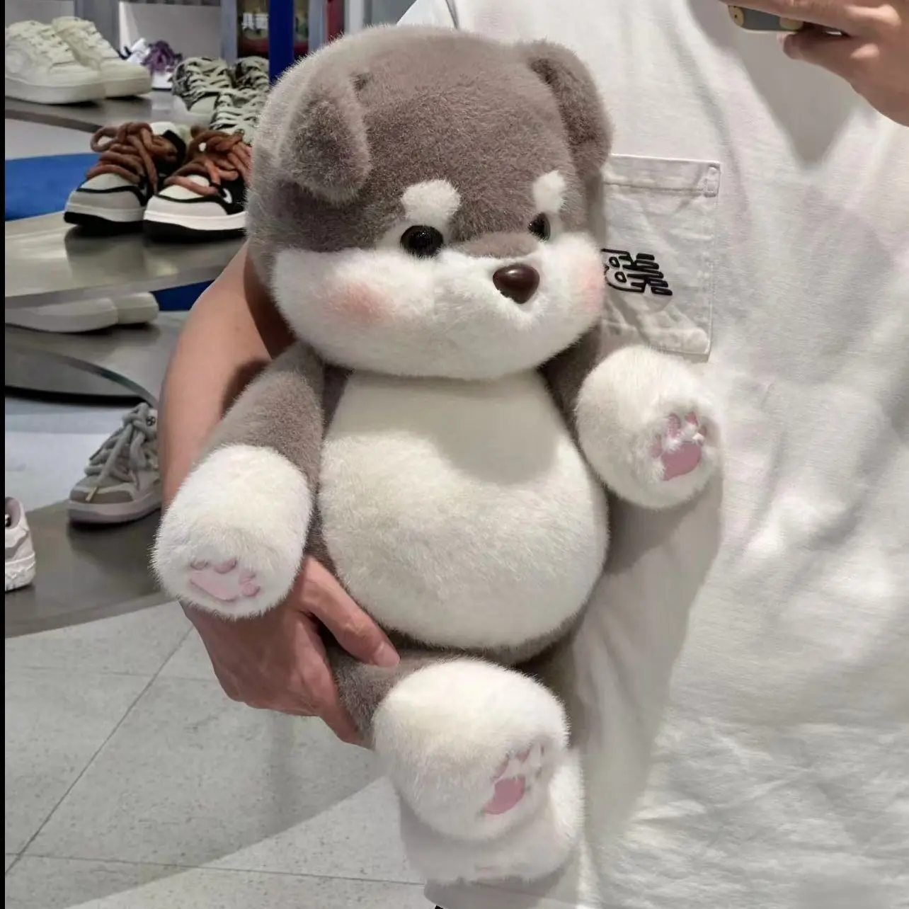 45cm Fluffy Alaskan Puppy Plush Toy, Soft Squishy Dog Stuffed Animal, Ideal Cuddle Companion for Kids & Adults, Cozy Pet Gift Idea, Huggable Stuffed Animal, Stuffed Animal Gifts, Soft Cuddly Gift