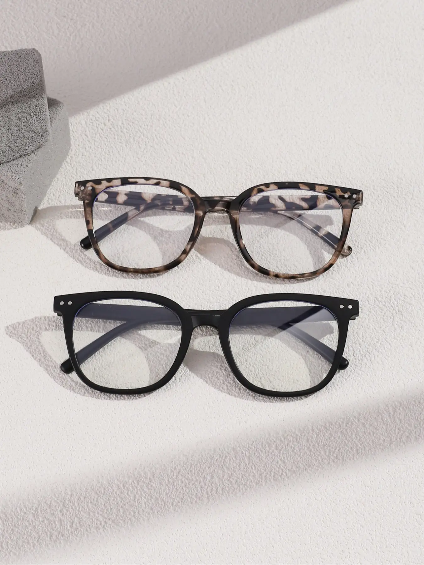 High-Quality Anti-Blue Light Glasses, Unisex Square Flat Lenses, PC Frame, Lightweight Durable Glasses, Lightweight Eyeglasses, Ideal for Computer TV Gaming Phone Use, All Seasons, Lightweight Eyewear