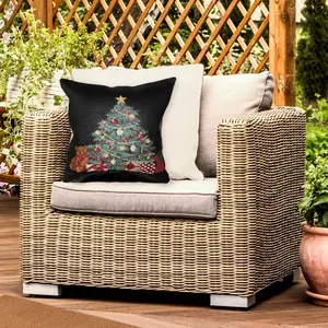 Lush Decor MARINA Indoor/Outdoor Power Loomed Synthetic Blend Machine Washable Pillow - Traditional Graphic Botanical Accent   (Oh Christmas Tree)