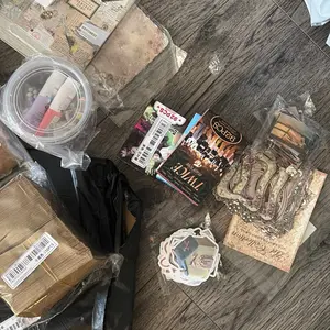 Kpop and Anime Custom Cards - Personalized Collectibles Featuring Unique Designs and Packaging