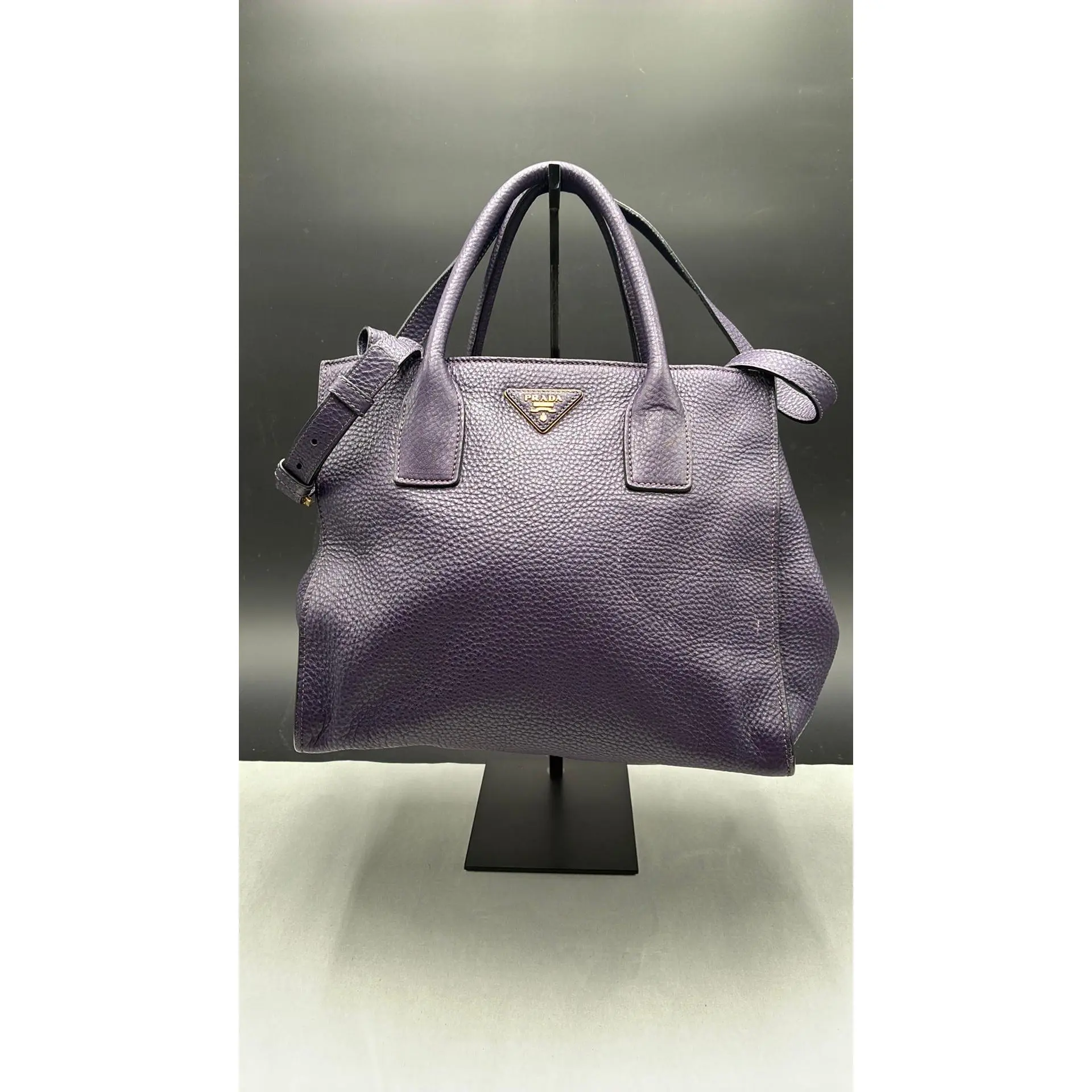 Pre-owned PRADA Leather Luxury Bags & Accessories Vitello Daino Shopping Tote, Purple Date Code: 25KL. Entrupy ID: XC2RJ2J.