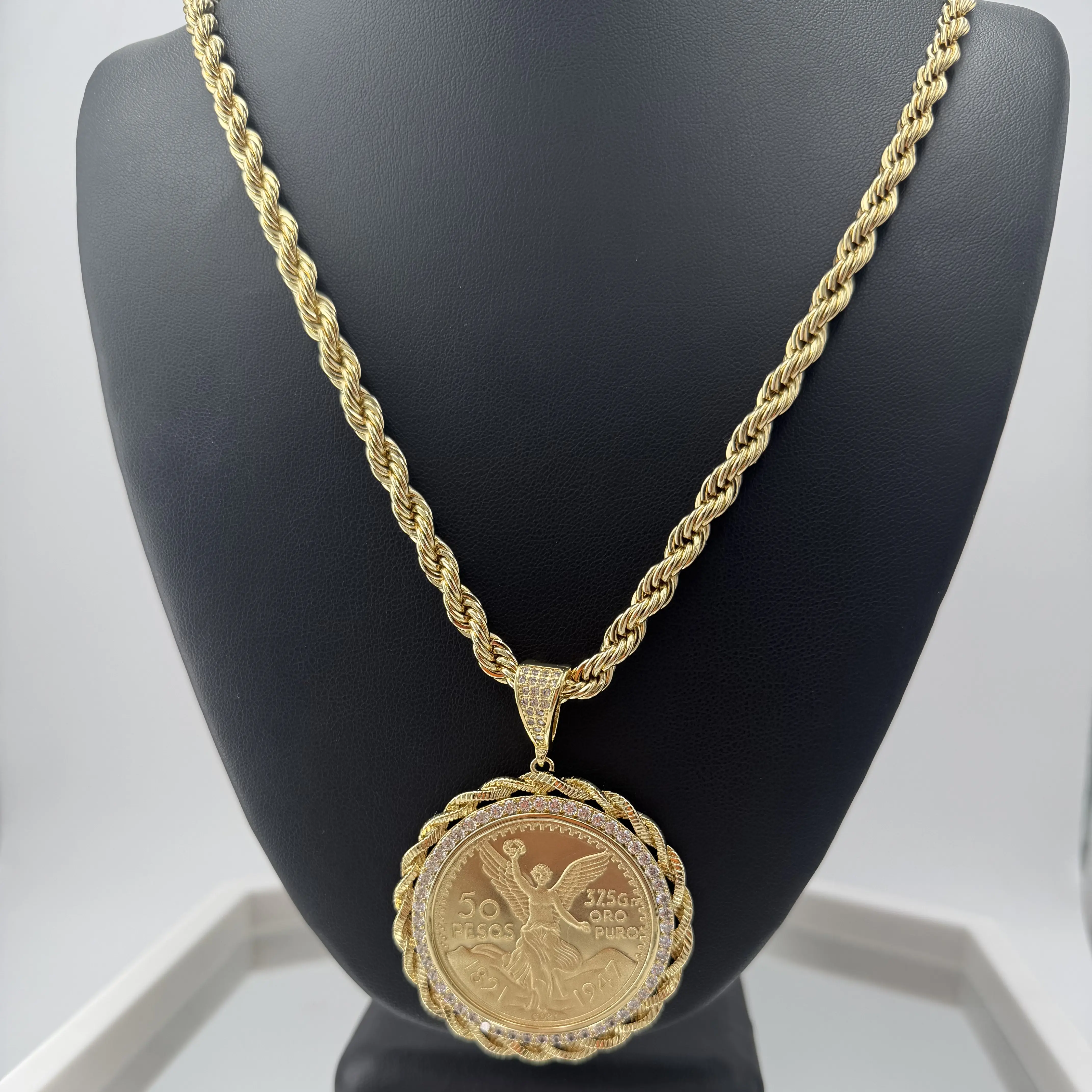cadena con dije de centenario
