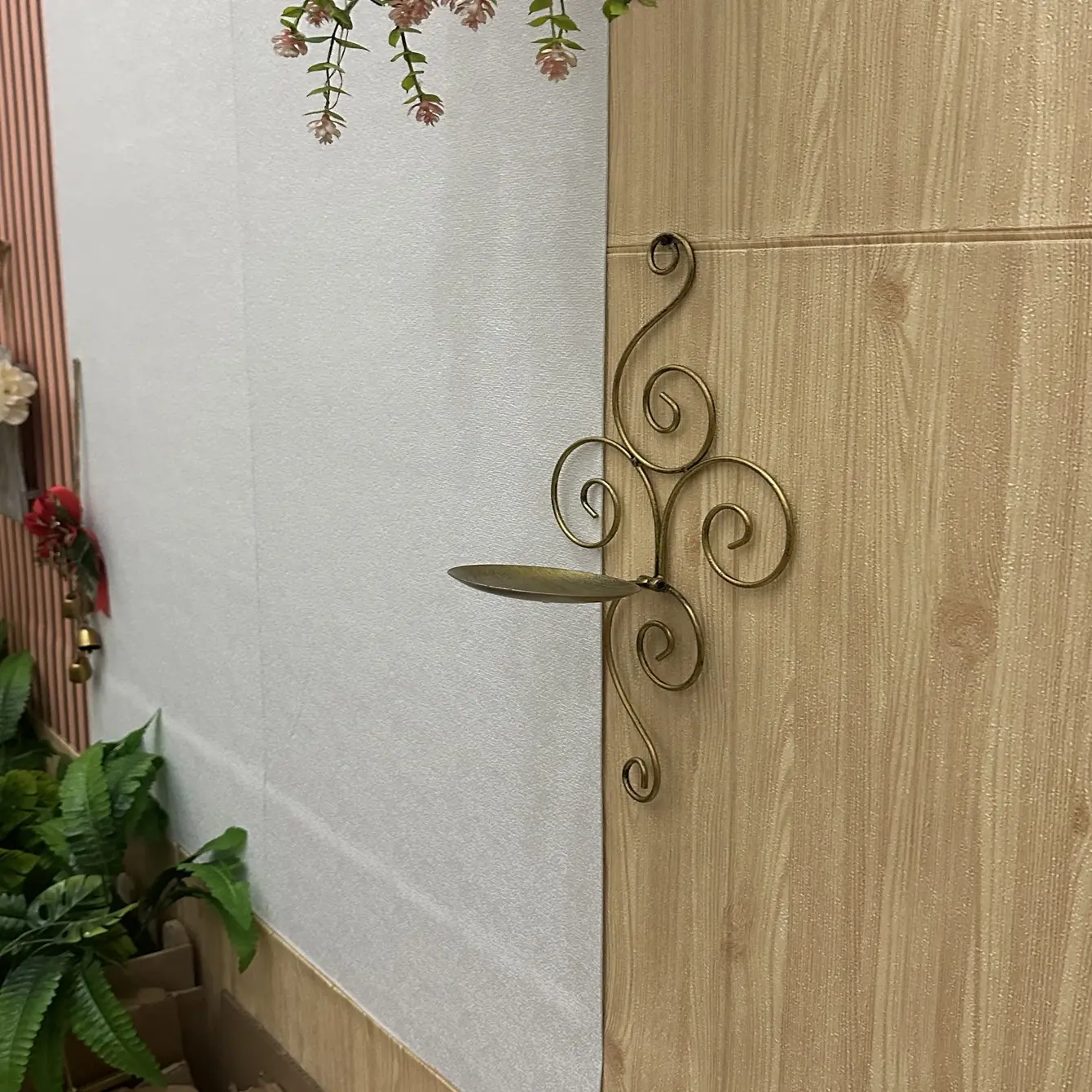 Vintage Copper Forging Iron Spiral Wall Mounted Candle Holder, Column Shape Wax Decorative Lamp, Rustic Farmhouse Home Decoration, Home Accessories, Vintage Candle Stand, Decorating