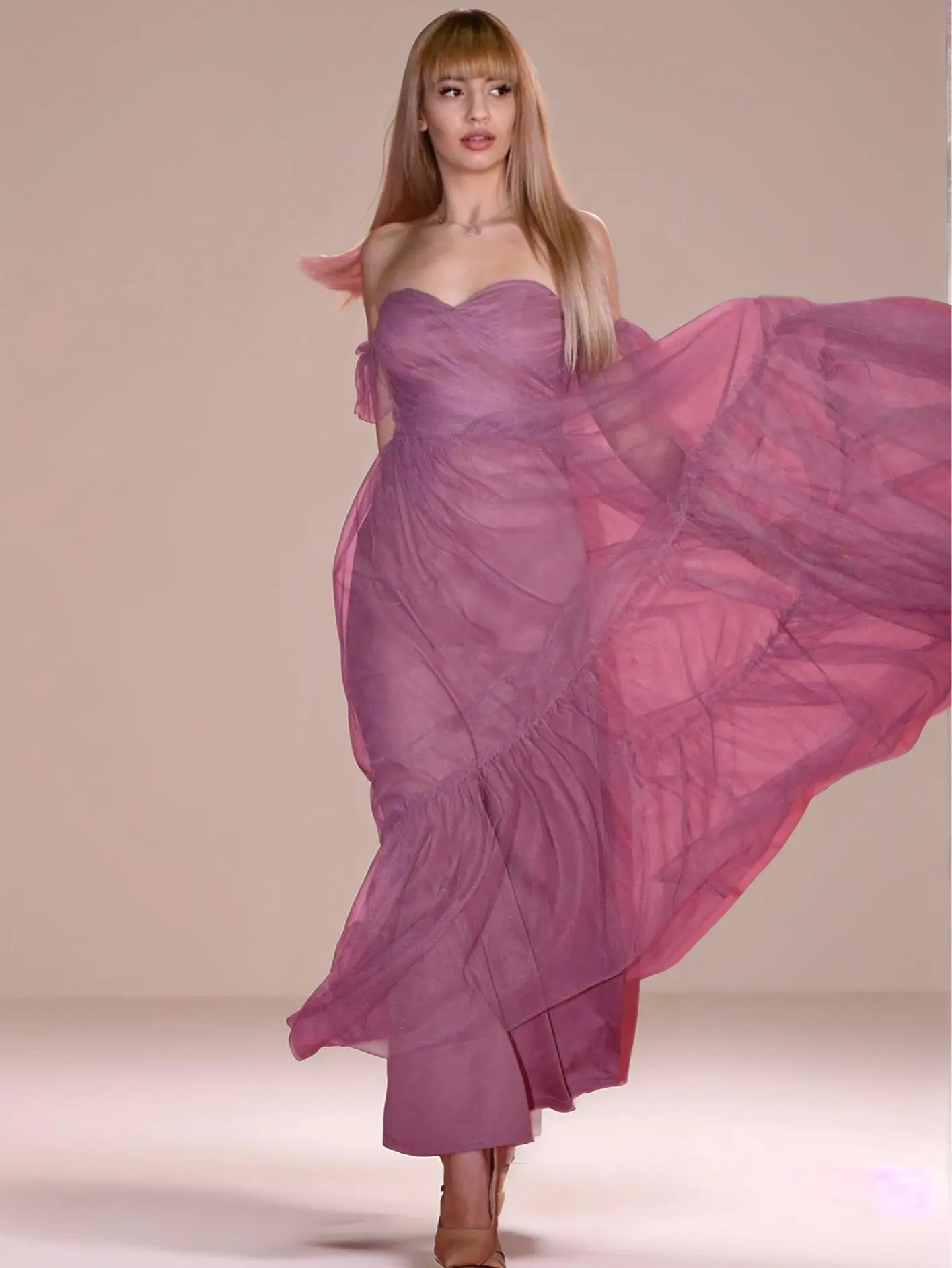 EVER PRETTY Women's Off-Shoulder Push-Up Formal Evening Gown - A-Line Pleated Skirt Bridesmaid Dress with Sweetheart Neckline, Tiered Design, Zipper, Romantic Fabric