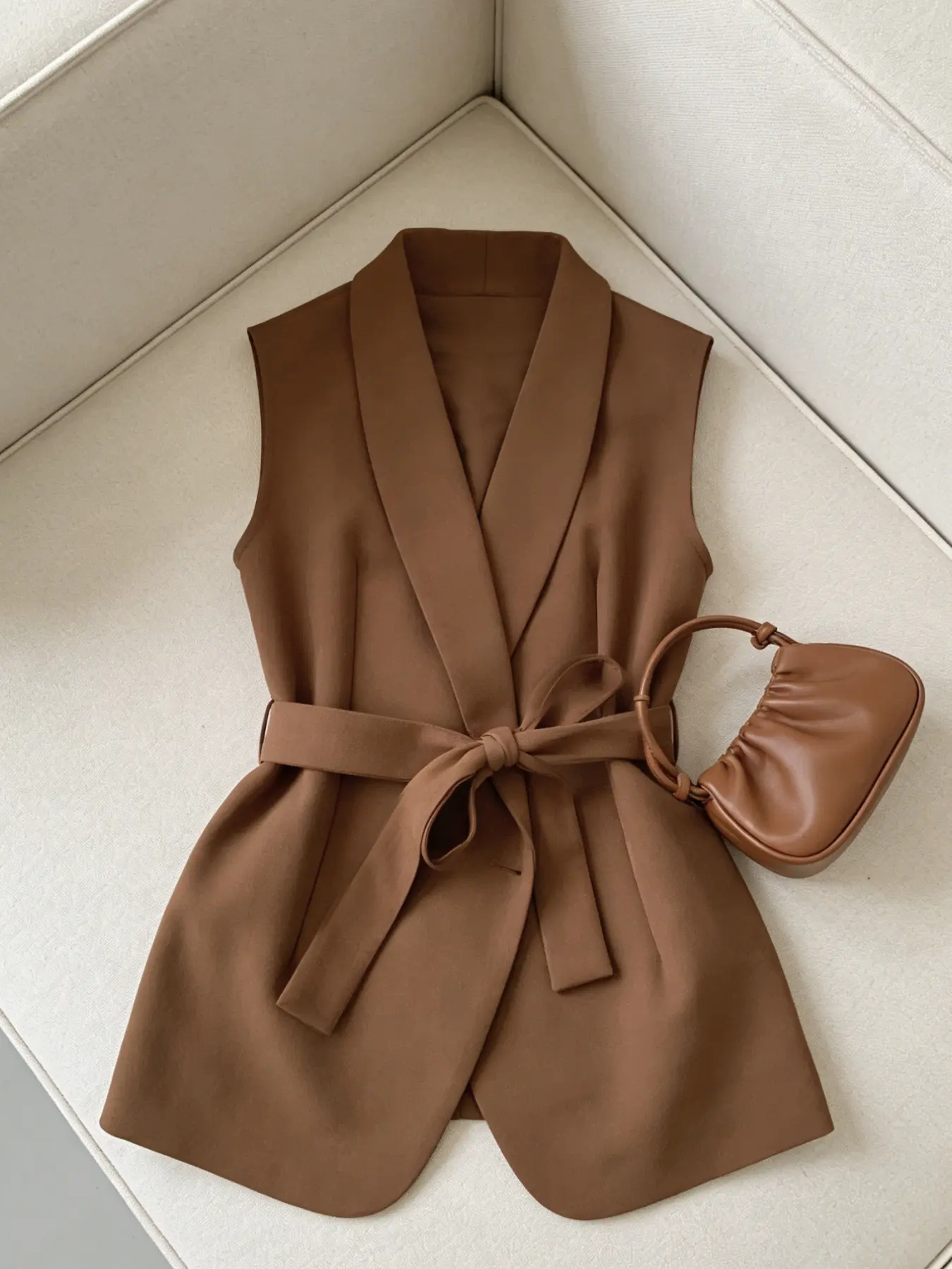 A women's deep khaki waist cinched, Fitted casual suit vest, women's new style with tie bow and sleeveless camisole, suitable for commuting, outdoor, home, indoor wear, spring and autumn, Lady