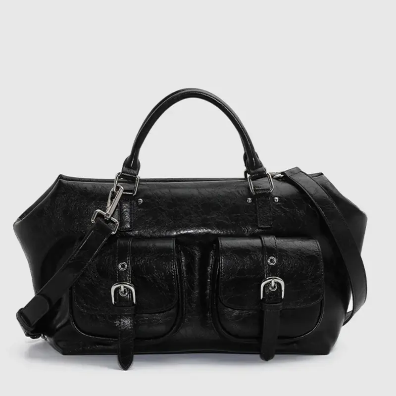 URBAN REVIVO Women's Handheld Bag, Casual Oversized Faux Leather Everyday Carry-All with Chain-Draped Detail & Shoulder Strap, Everyday Bag, Artificial Leather, Purses, Textile, With Handle & Shoulder Strap, Do Not Tumble Dry