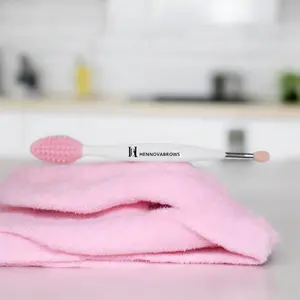 Hennovabrows Double-Sided Silicone Brush for Exfoliation and Double-Ended Application for Skin Care - Pink Handle - Comfort, Skincare