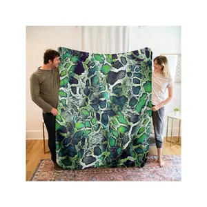1pc Green Python Print Flannel Blanket, Warm And Comfortable, Soft And Beige-Friendly, Suitable For Sofa, Bed, Office, And Outdoor Travel, Ideal As A Gift For Friends And Family, Travel Essential, Cozy Blanket, Animal Theme, Stylish Decor-30*40in