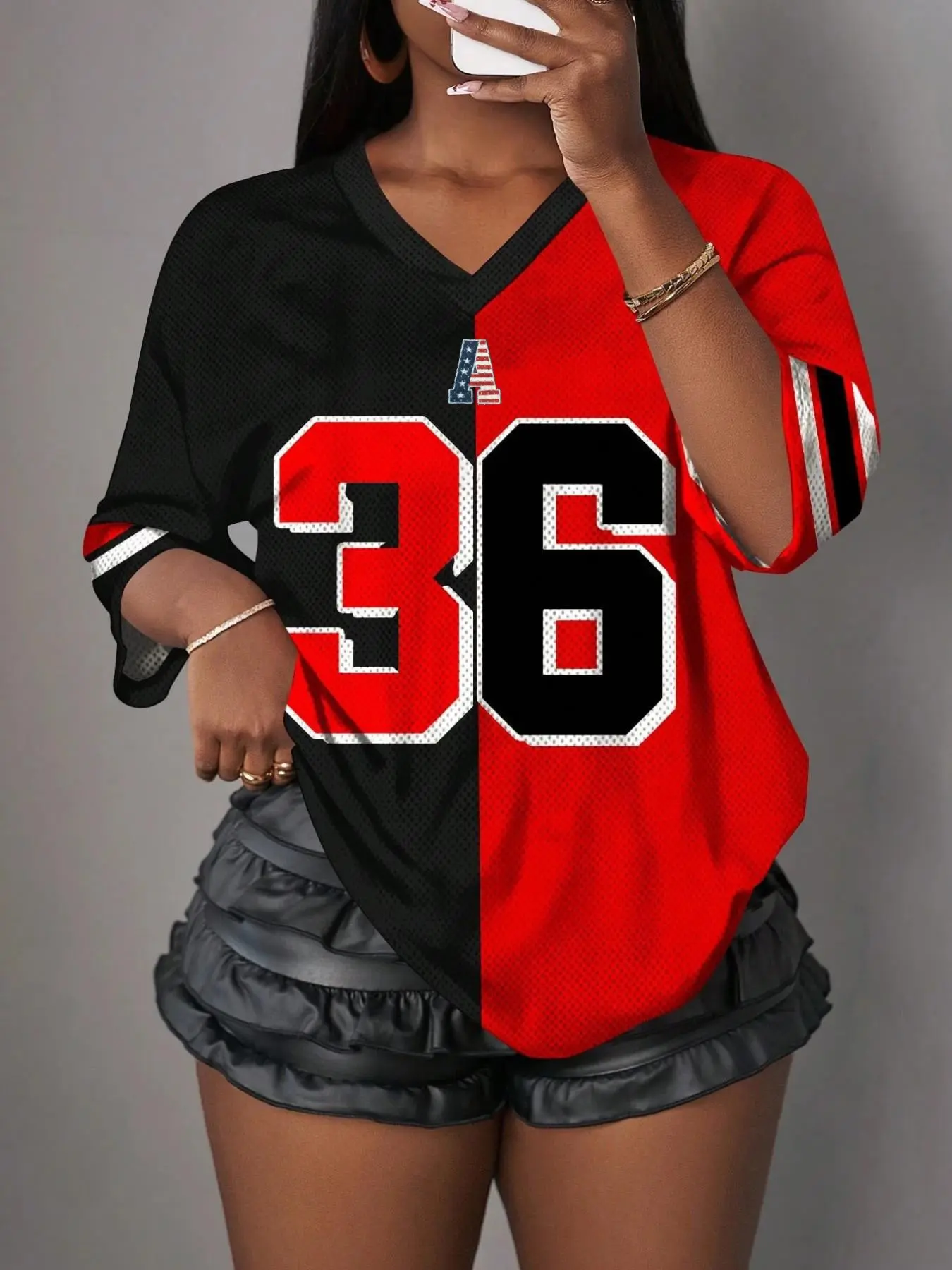 Y2K American Retro Athleisure Style Loose-Fit V-Neck Sporty T-Shirt, Activewear T Shirt, All over Print Jersey Top, Hip-Hop Streetwear Casual Sportswear Fashion for Women, Athletic T Shirts