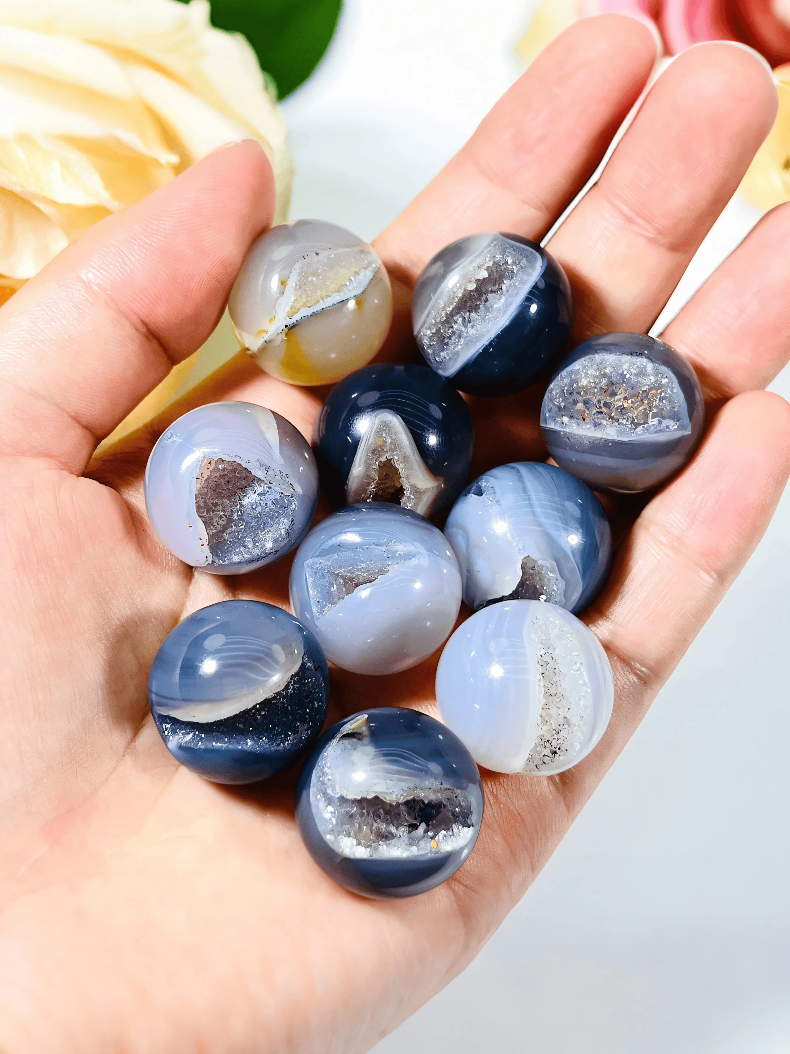 1pc/2pc Natural Crystal Mini Agate Geode Sphere/Black Agate sphere/Rose Quartz Sphere, Smile Ball, Reiki Gemstone, Spiritual Crystal, Healing Properties, Mini Home Decoration Balls, Meditation, Healing, Beading, Pendants, Mini Orbs, Ornament - Gift