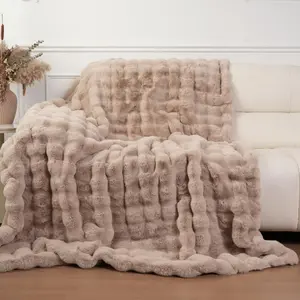 Faux rabbit fur blanket, non-shedding, super soft, ins-stylebedroom blanket, luxurious sofa throw for autumn andwinter, bedside rug, a must-have for a light luxury home.Available in multiple colors.