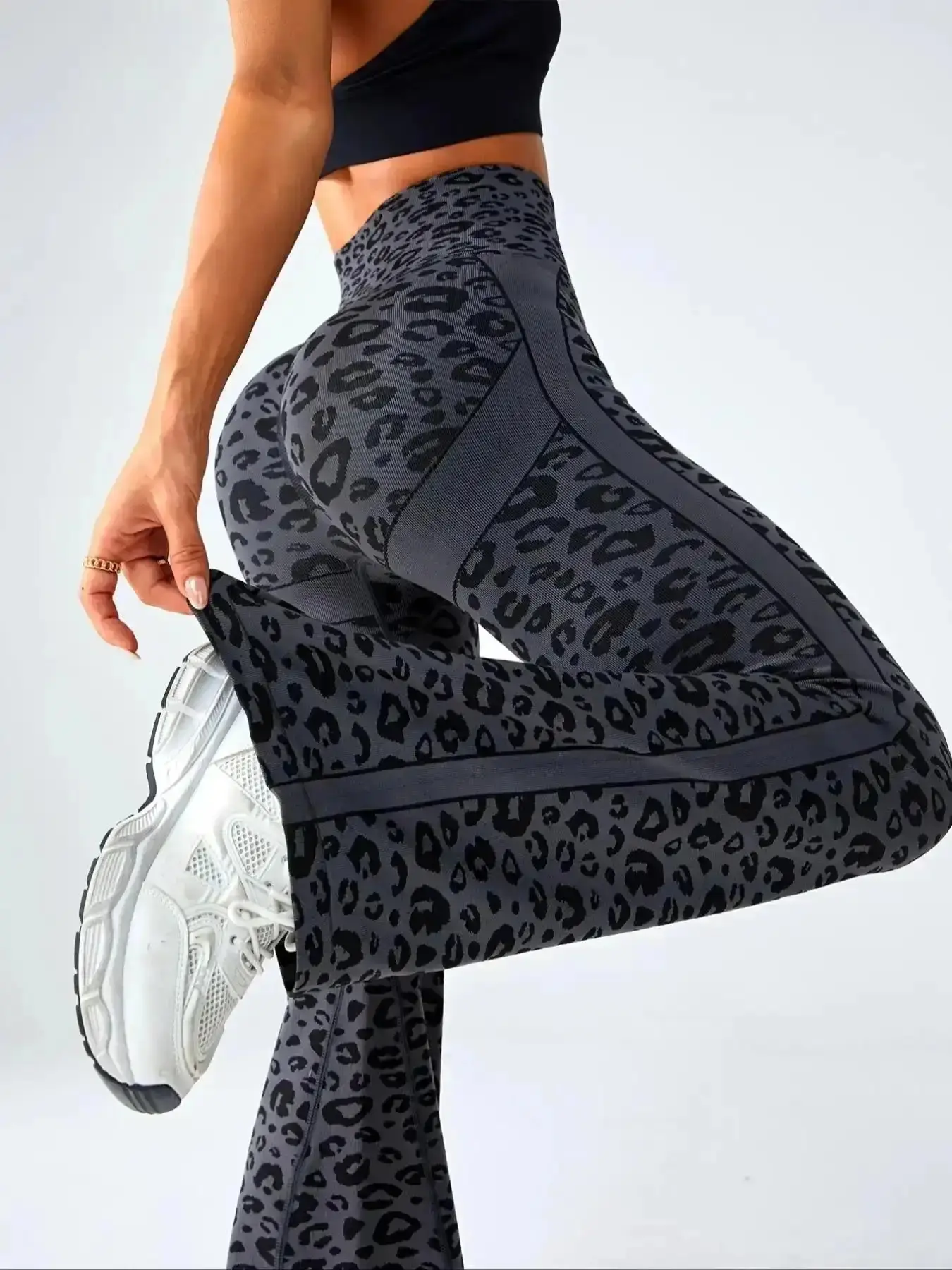 Seamless Knitted Women's Leopard Texture Yoga Flare Pants, High Waist Sports Butt Lifting Control, Casual Fashion Workout Bottoms, Gym Yoga Pants, Leggings, High Waist Activewear Outfit Set Comfortable Fit trendy look