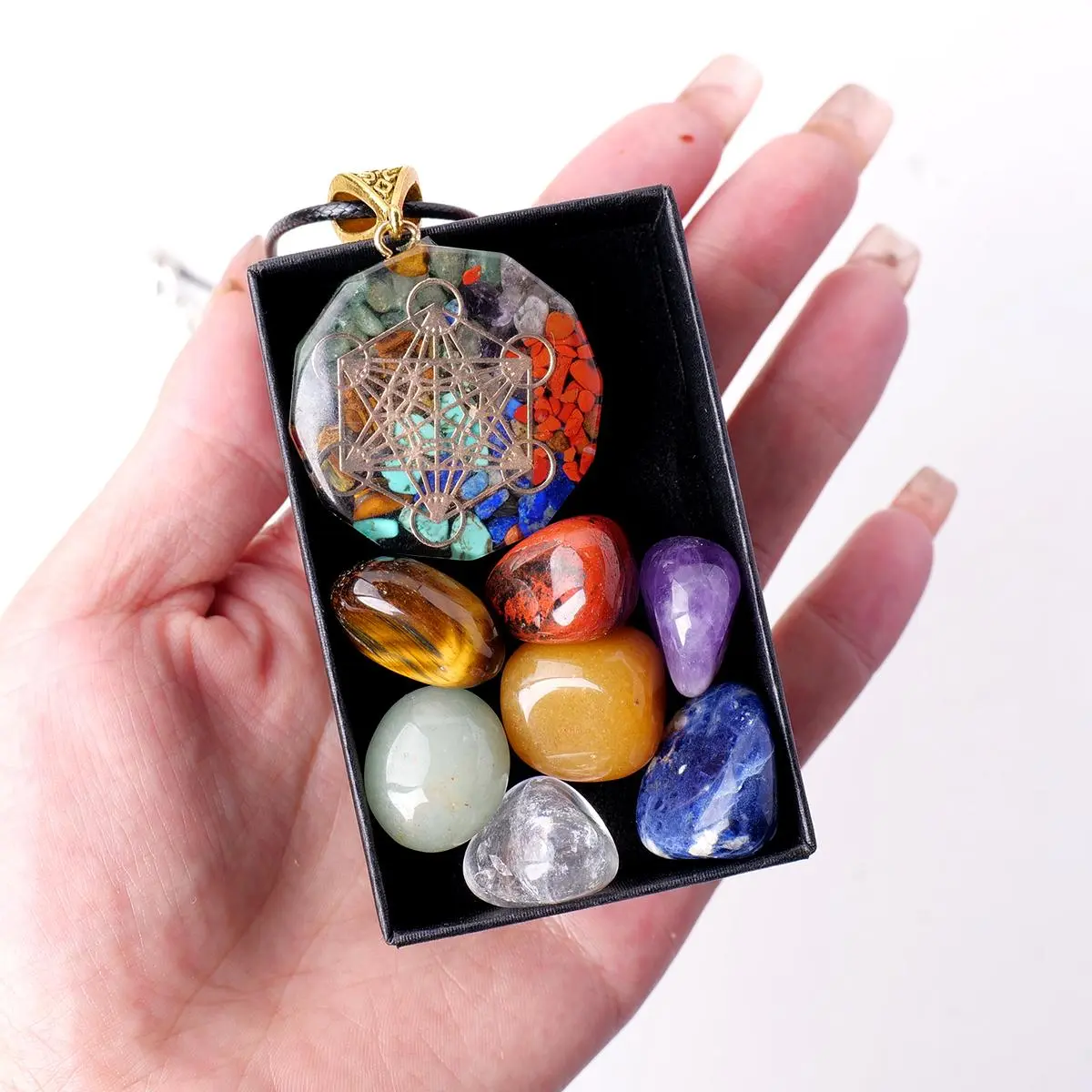Natural Healing Gemstone Seven Chakra Rolling Stone, Raw Stone Pendant, Yoga Collection Chakra Healing Crystals Reiki Crystal Crafts with Gifts Box, Healthcare, Energy, Treatment, Therapeutic, Healing Stones, Stones for Healing