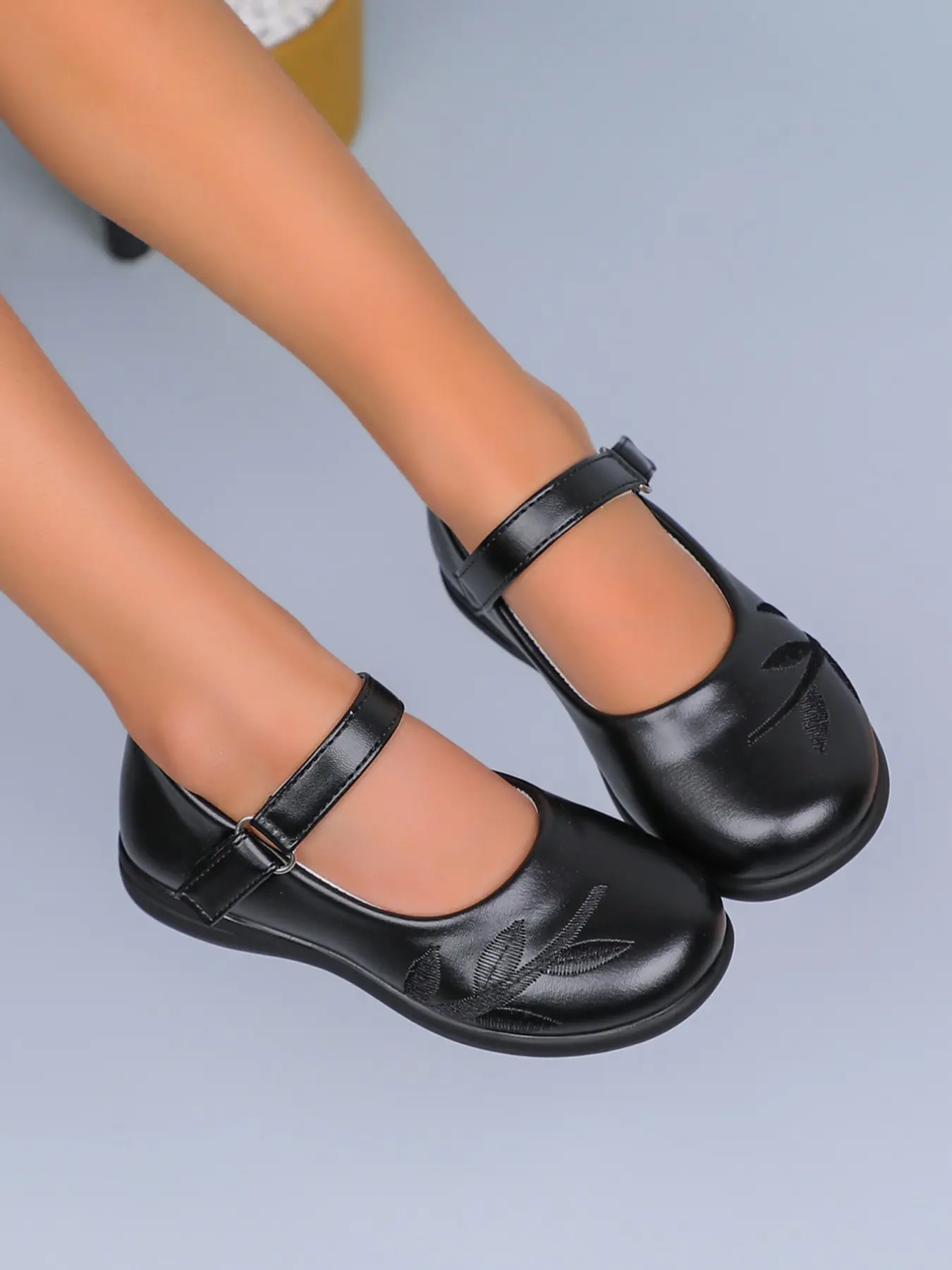 Girls' Spring & Fall Leather Shoes Embroidered Flat Shoes Soft Sole Anti-Slip Princess School Shoes Student Velcro Single Shoe