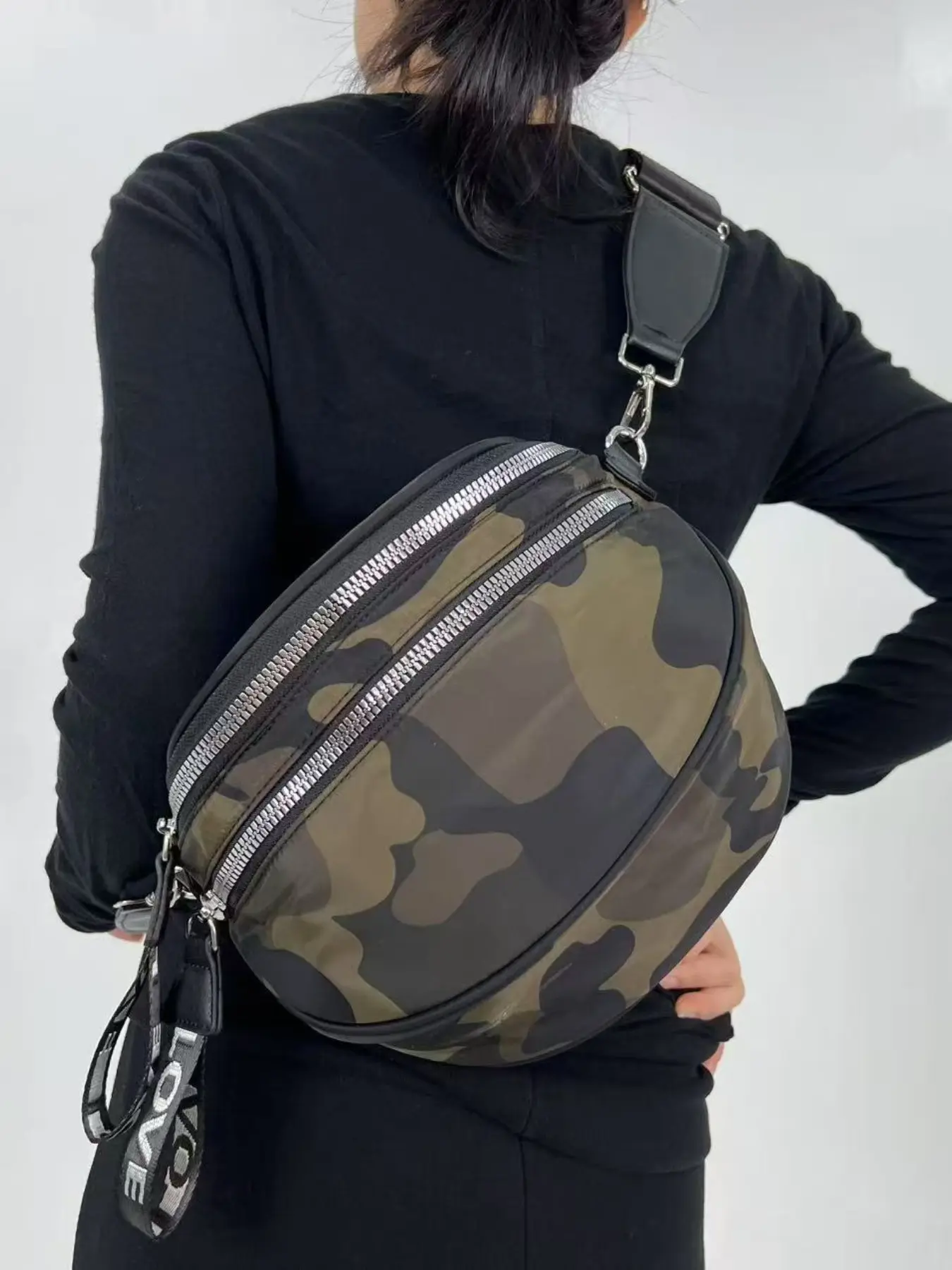Women's Fashion Lightweight Crossbody Bag, Half Circle Casual Sports Running Shoulder Bag, Multiple Zippers Large Capacity Daily Use, Zippered Sling Bag