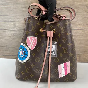 Pre-owned Louis Vuitton Iconic brown Monogram coated canvas Shoulder Bags Noé MM World Tour Patch Bucket Bag +charm