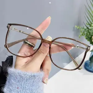 Large-Frame Cat-Eye Blue Light Filtering Glasses, Bold Fashion Eyewear with Lightweight Frame and Simple Design, Trendy Decorative Accessory for Everyday Wear