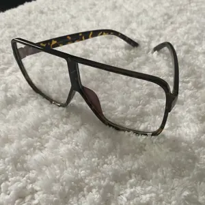 Clarity Oversized Frames