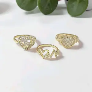 COD04 Nuevos estilos de anillos de corazones sencillos con zc . GOLD PLATED.