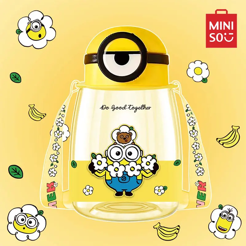 [Back to school] Miniso Daisy Minions Collection High Capacity And Lightweight Plastic Bottle With Shoulder Strap (800mL / 27oz) Cup Tumbler  Wintertok