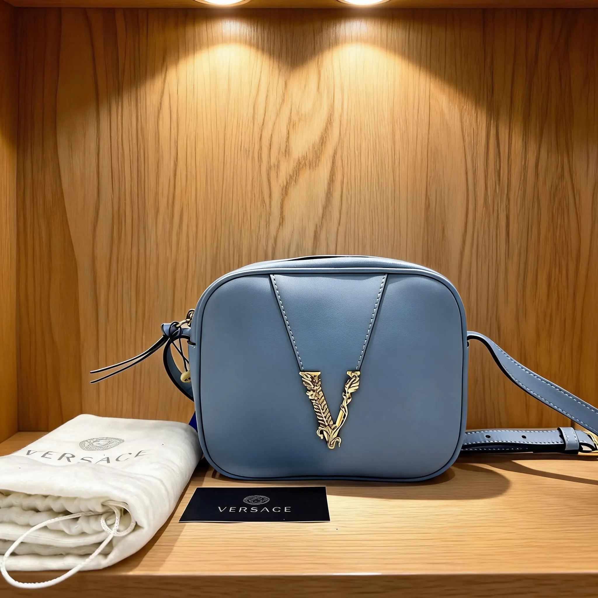 Pre-owned VERSACE Leather Shoulder Bag C0725586618