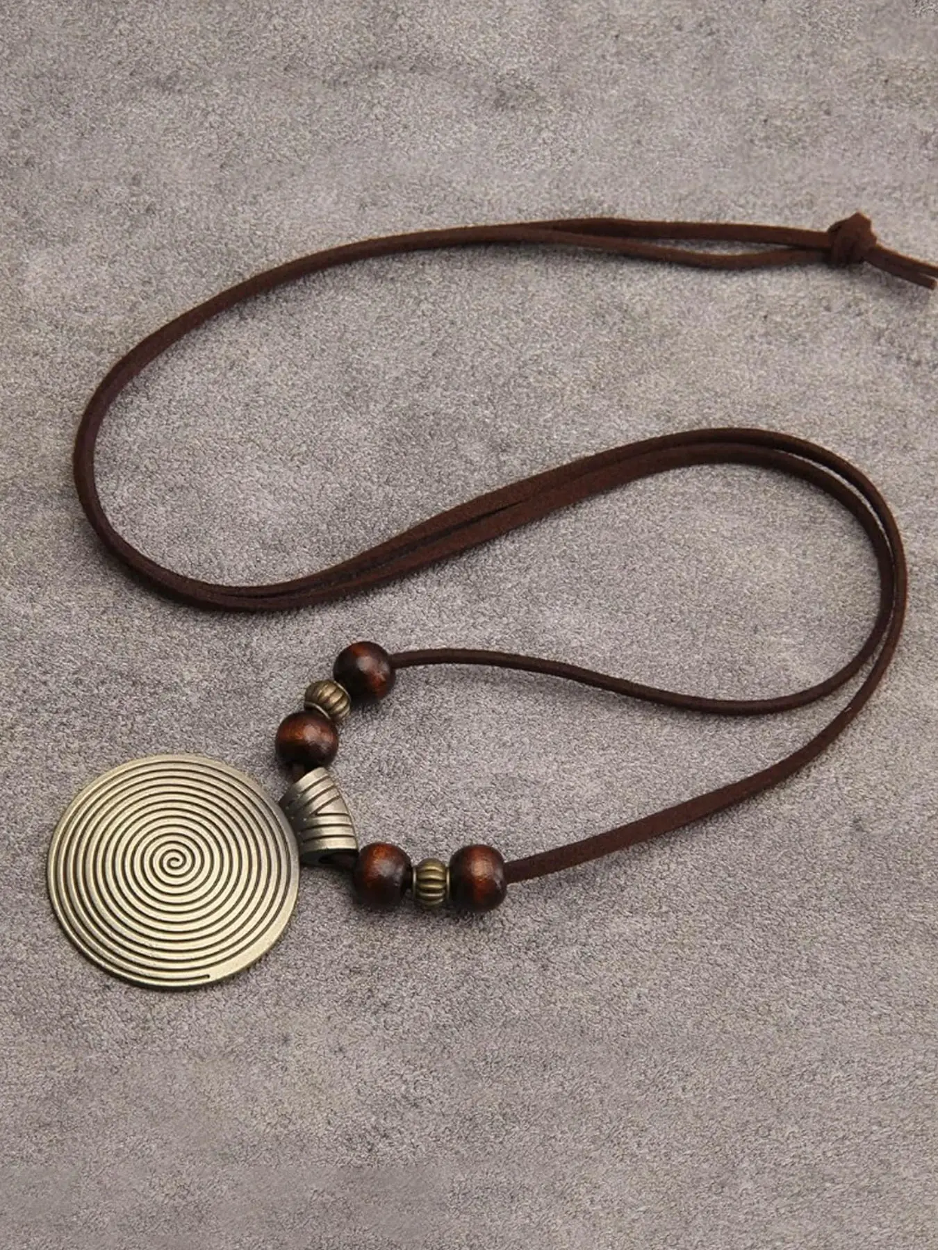 Boho PU Leather Cord Necklace with Spiral Pattern Pendant, Long Vintage Bohemian Style Sweater Chain for Women, Casual Fashion Jewelry, Dainty Boho Necklace, Everyday Wear Jewelry