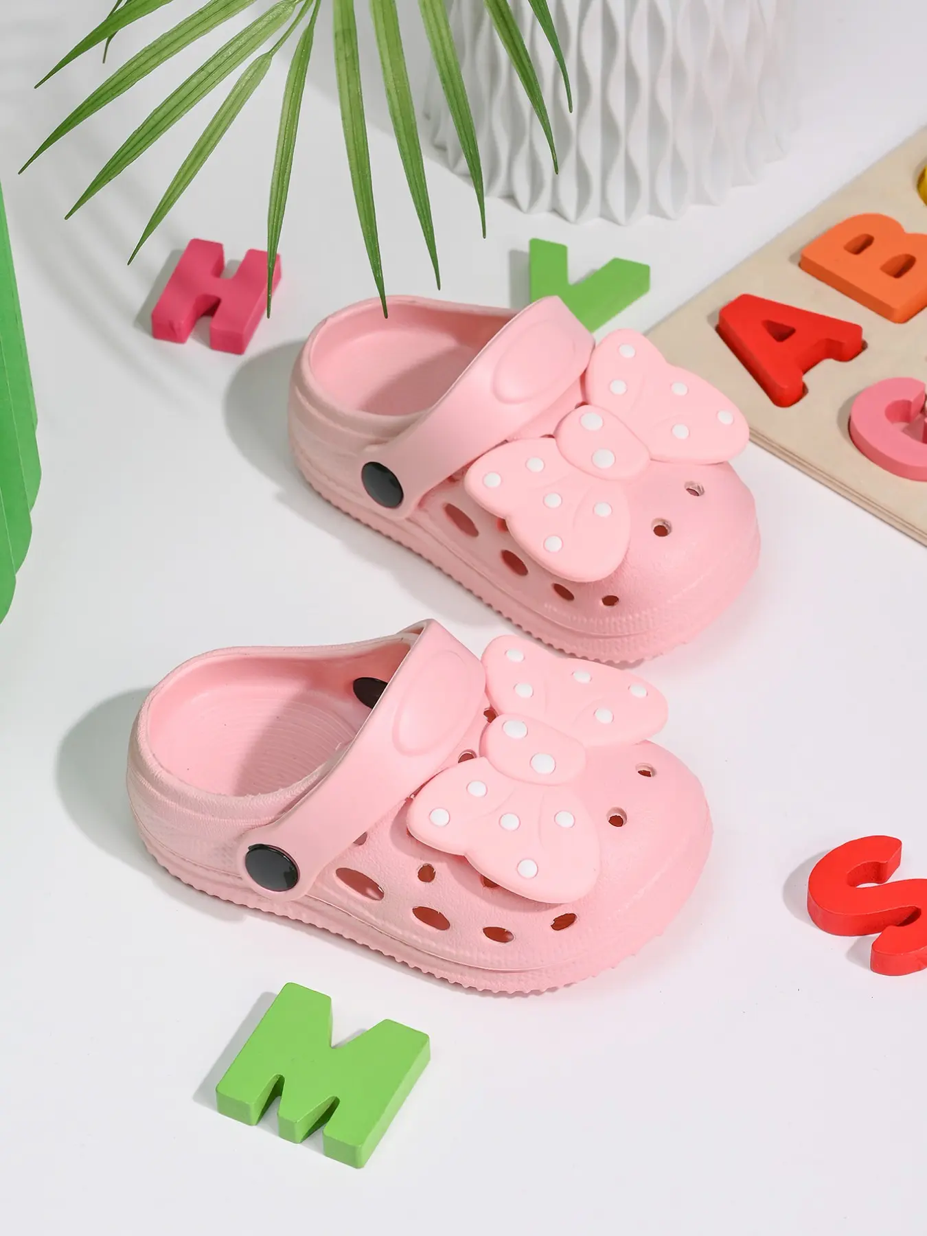 Summer New Holey Shoes, Cute Thick Sole Anti-Slip Beach Resort Pool Party Sandals, Breathable Toddler Shoes, Girl Indoor Outdoor Slippers