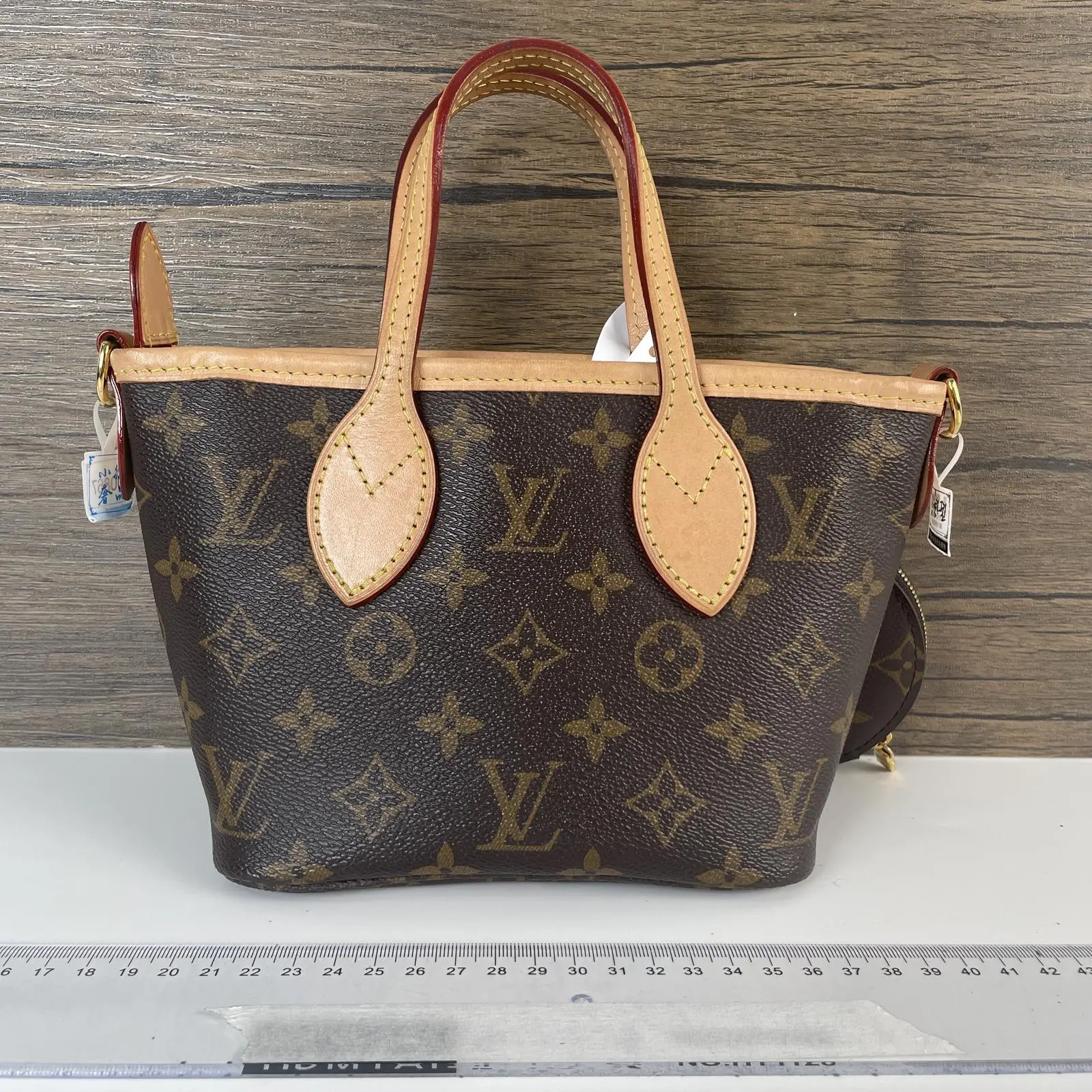 Pre-owned Louis Vuitton leather Shoulder bags Monogram Canvas Neverfull BB Handbag, Gold‑Tone Hardware++charm++