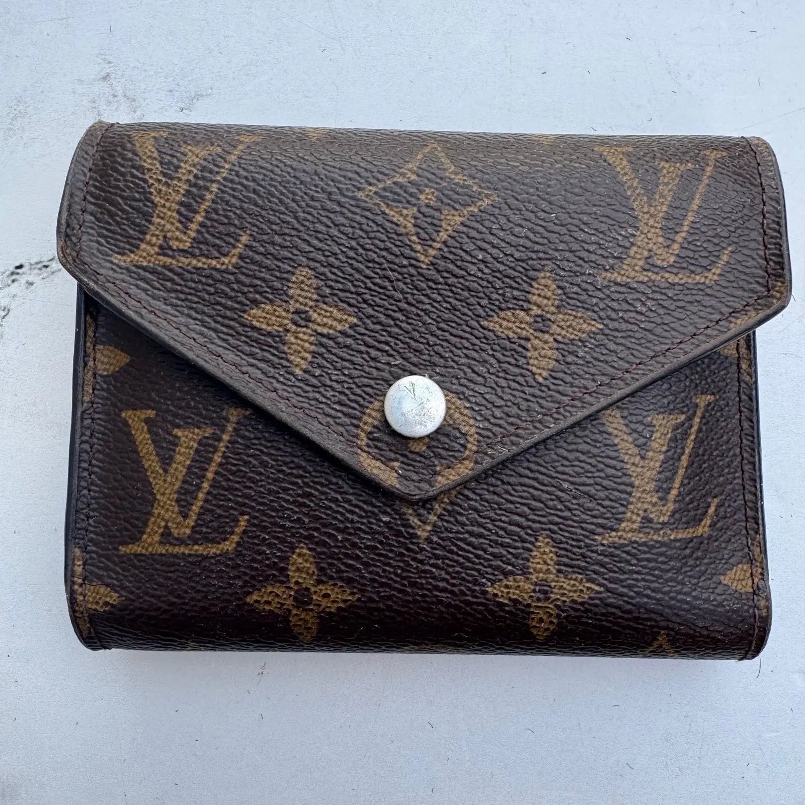 Pre-owned Louis Vuitton FINAL SALE Small Leather Goods Monogram Victorine Wallet