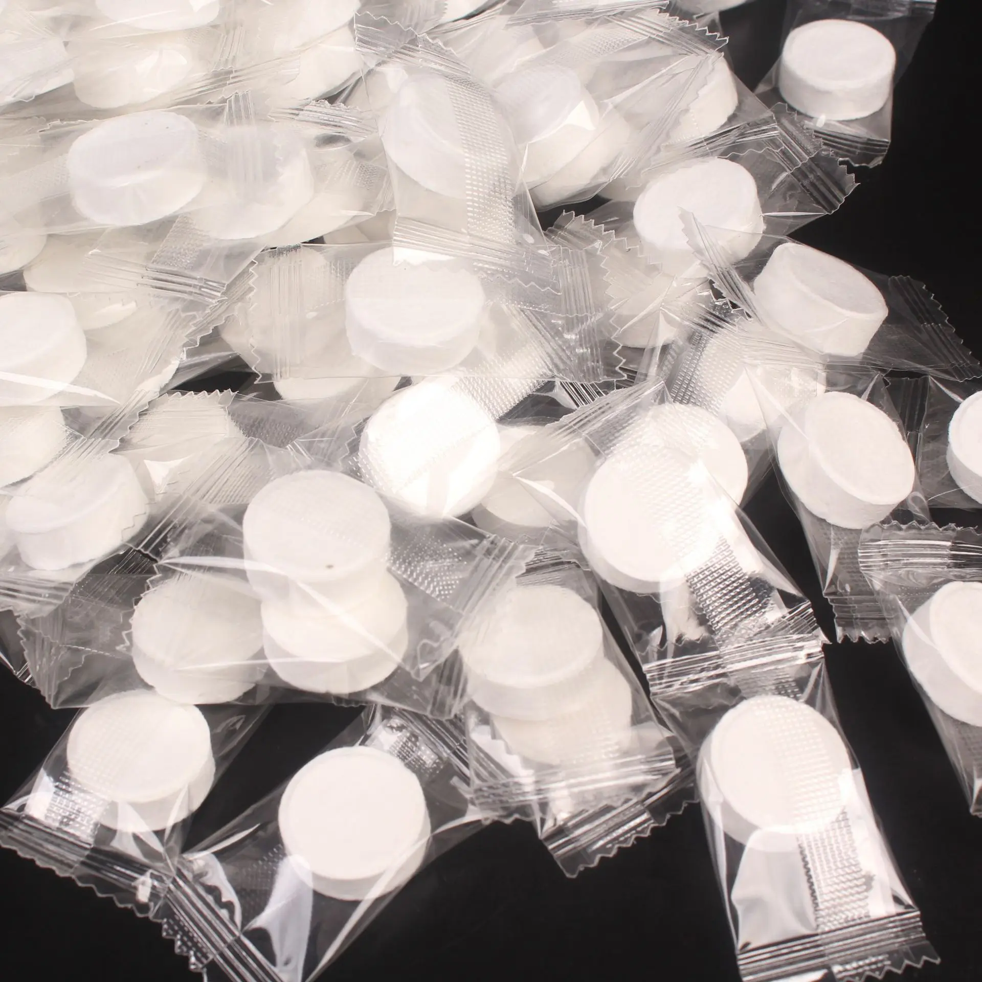 100PCS Disposable Compressed Towels |Compressed Cotton Towels for Camping, Hiking & Daily Use