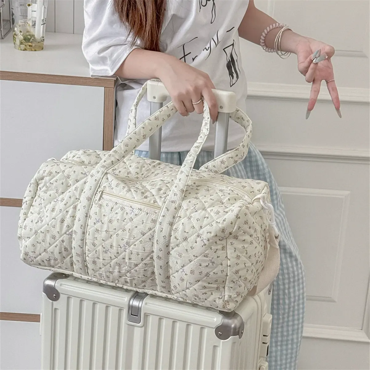 Coquette Ditsy Floral Quilted Weekender Bag Large Travel Duffle Tote for Women Coquette Ditsy Floral Quilted Weekender Bag Large Travel Duffle Tote for Women