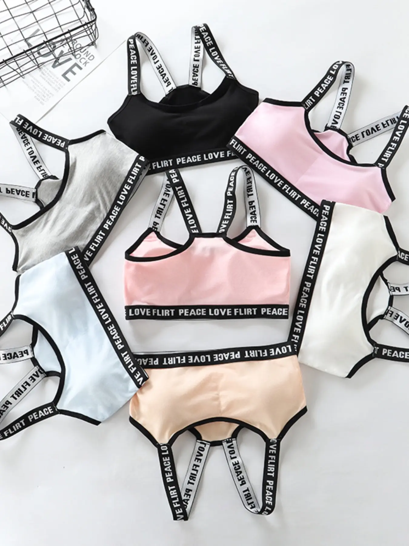 2026 New 7-Piece Set Backless Cross-Back Bralette, Student Girls' Casual Fashion Innerwear, Anti-Slip Crop Top, Invisible Undergarment, Underwear Sets, Letter Print Underwear, Teen Bras, Under Clothing