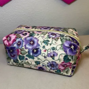 Boxy Bag Sewing Kit with Floral Pattern & Pink Interior for Beginners & Intermediate Sewists