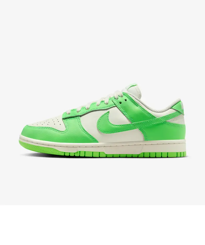 Nike Womens Dunk Low Trainers Sneaker