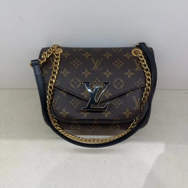 Pre-owned Louis Vuitton leather Crossbody Bags LV Passy Monogram Bag 20596117