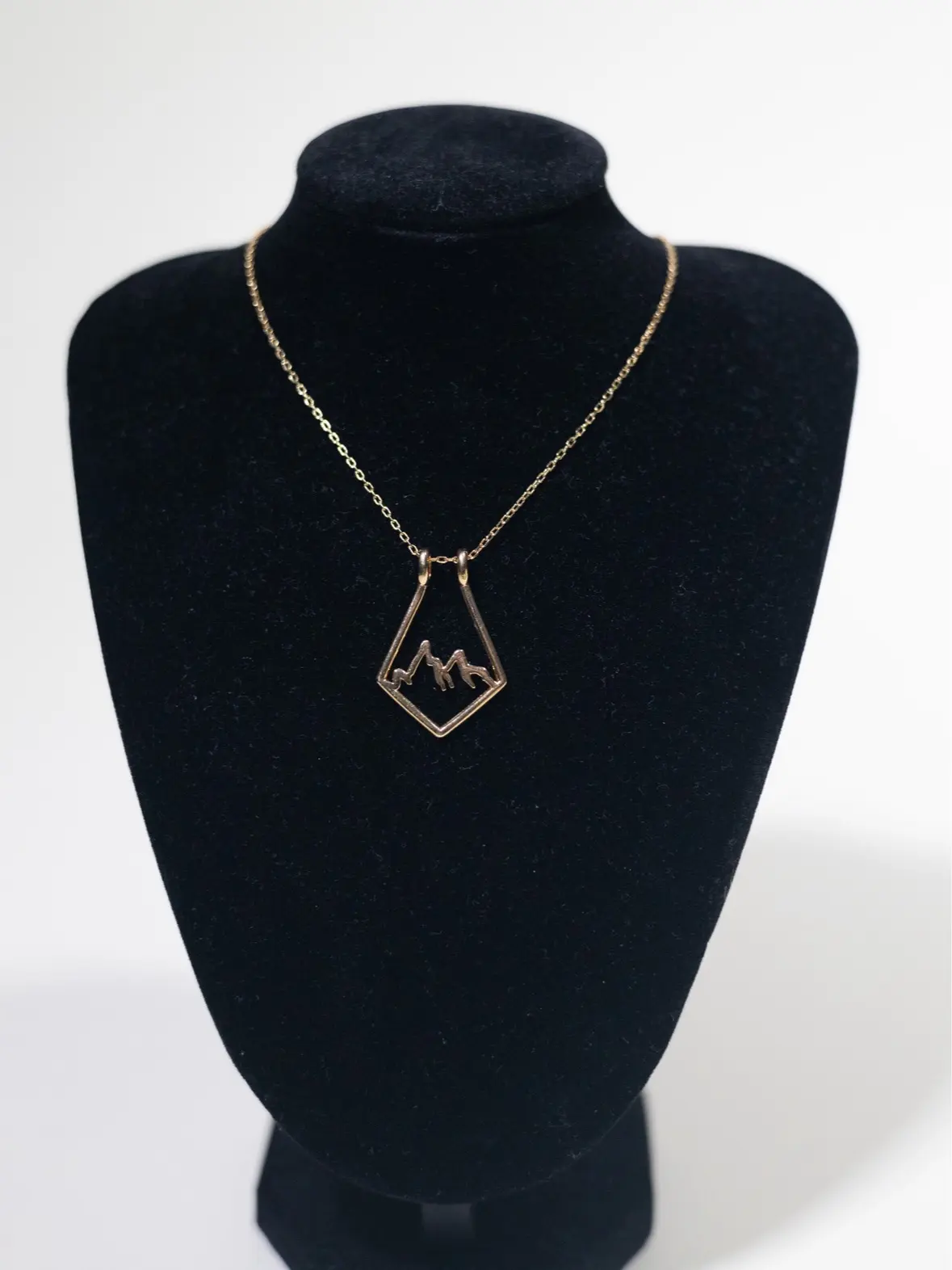 Unisex Adults' Minimal Mountain Ring Holder Necklace - 22mm Width Dainty Cone Pendant, Gold/Silver Carat Gold Jewelry with Secure Hold, 30mm Height, Fits US 4-10, Easy to Use for Daily Wear, 22 Mm Width