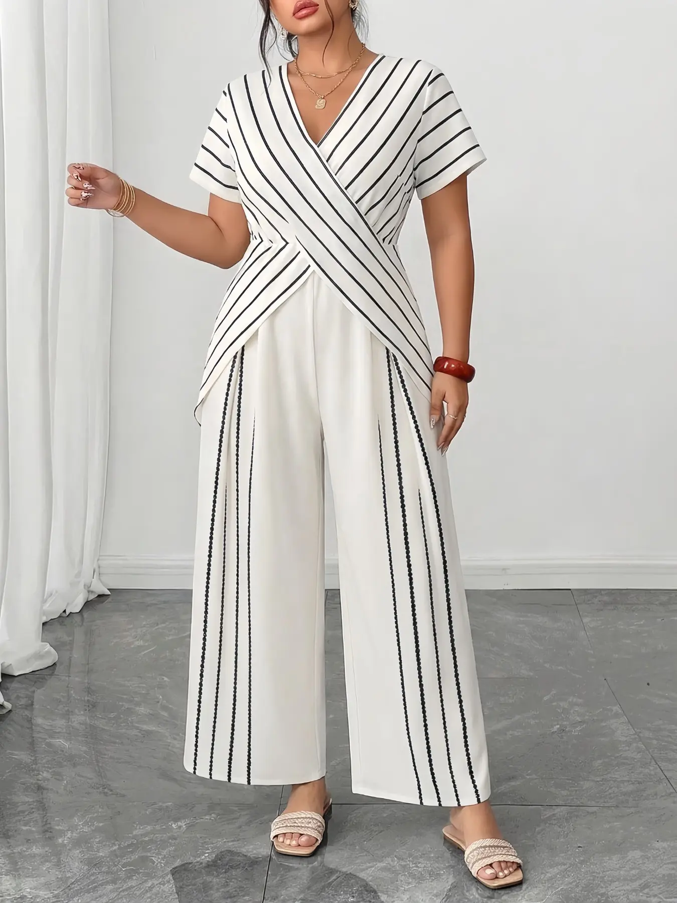 Plus Size Women's V Neck Striped Short Sleeve Jumpsuit, Overall, Wide Leg, Hidden Zipper, Split Hem, Elegant Chic Loose Fit, Casual Office Wear, Casual Striped Jumpsuits