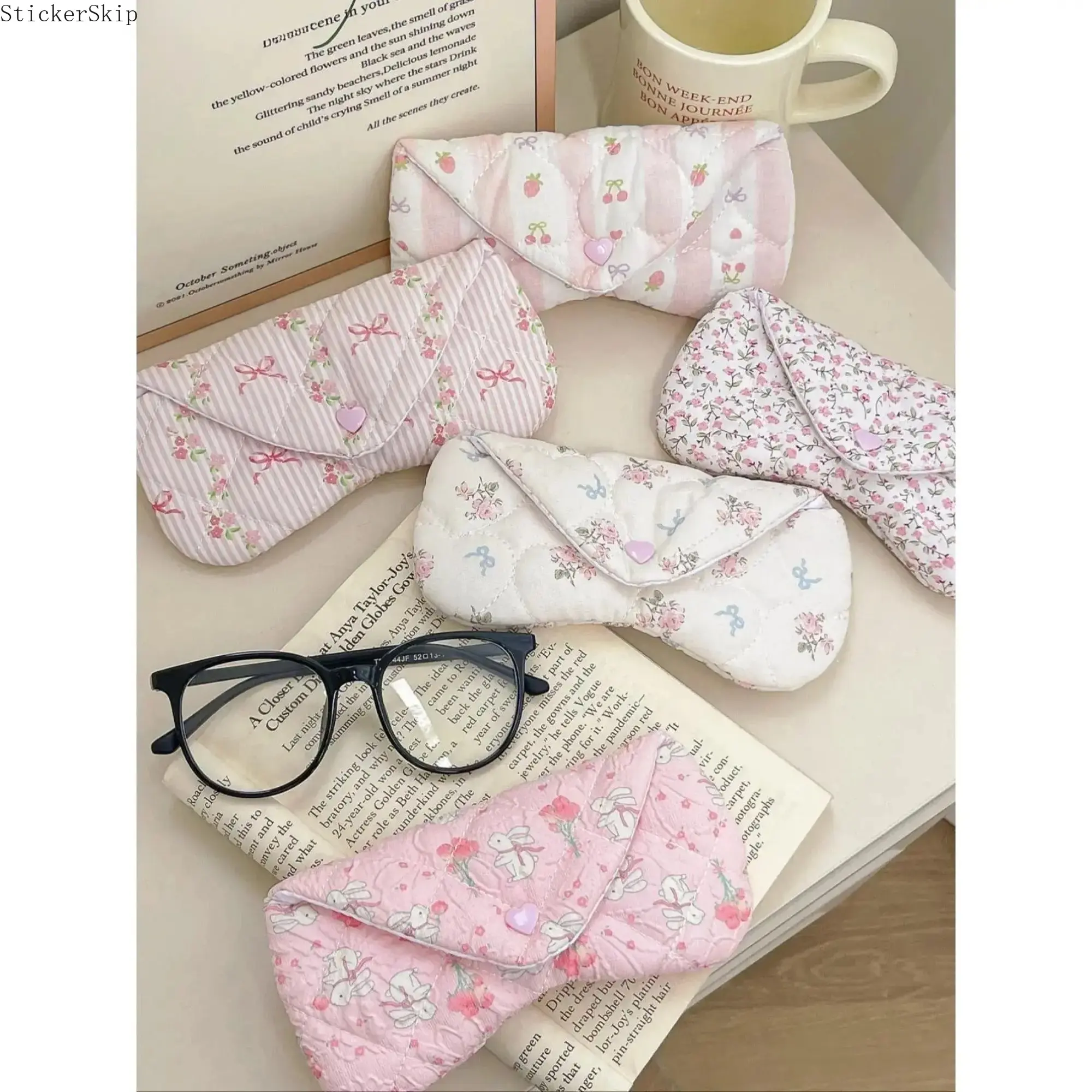 2026 Floral Heart Glasses Case – Cute Quilted Soft Eyeglass Pouch for Women & Girls, Lightweight Portable Sunglasses Storage Bag, Stylish Travel & Daily Use Eyewear Protection