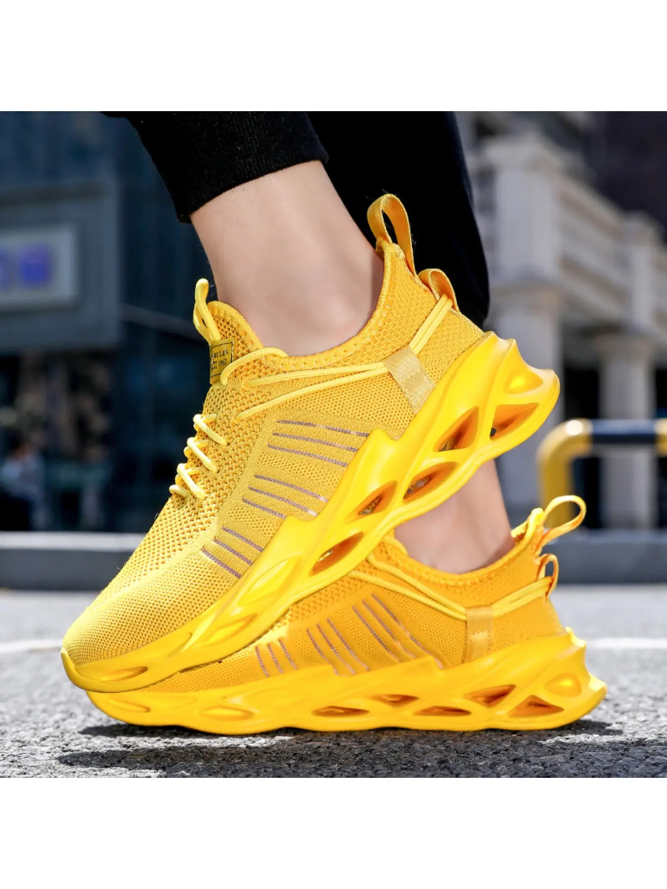 Men's Breathable Flyknit Sneakers, Blade Sole Anti-Slip Running Shoes, Suitable for Daily Casual Wear, Knitted Running Shoes, Sporty Running Shoes