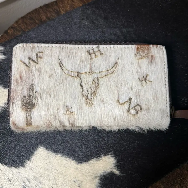 Branded cowhide zipped wallet