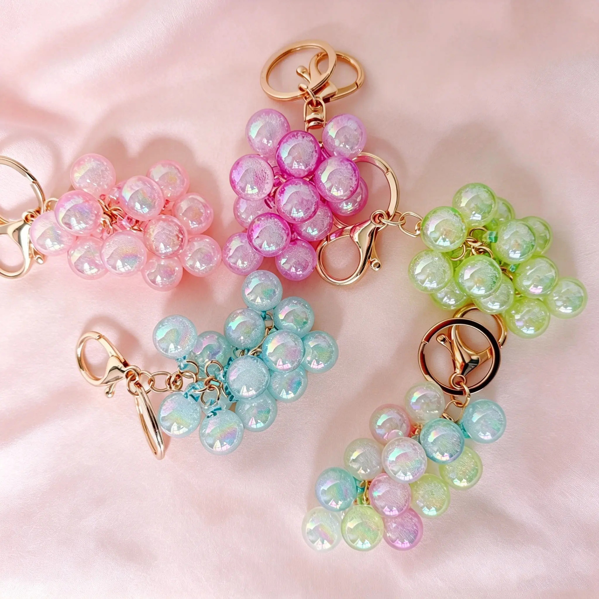 Grape Keychains, Creative Cute Bubble Jelly Grape Cluster Keychain Emulational Fruit Car Key Students' School Bag Pendant Gift