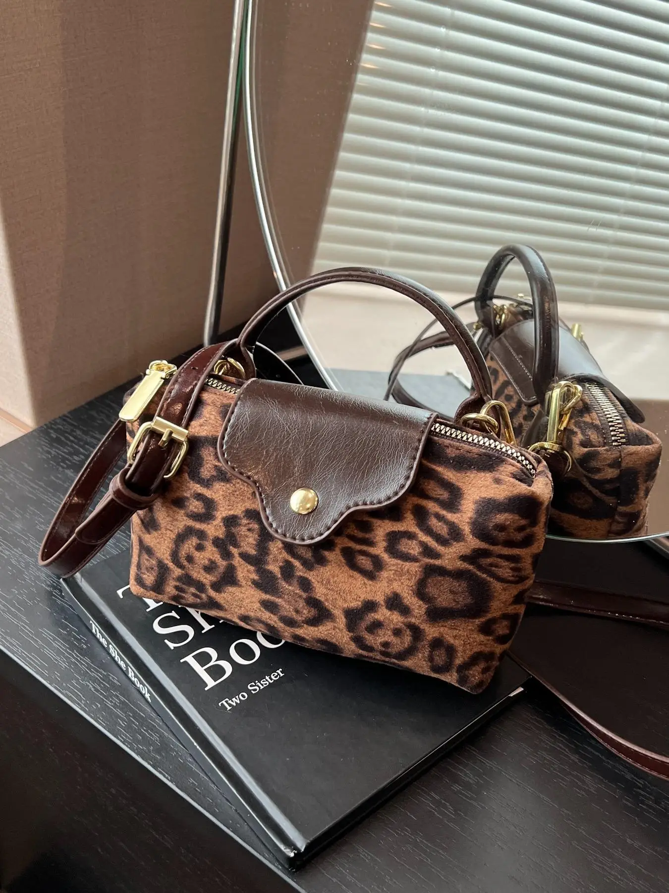 Fashion Leopard Pattern Handbag, Versatile Zipper Stylish Crossbody Casual Shopping Bag for Women, Trendy All-match Commuter Purse Bag for Daily Used,
